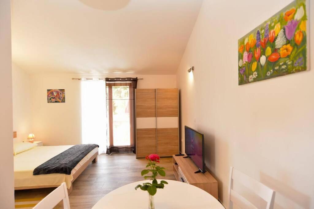 Apartment Vesna For 2, Free Parking And Wi-Fi Pula Dış mekan fotoğraf