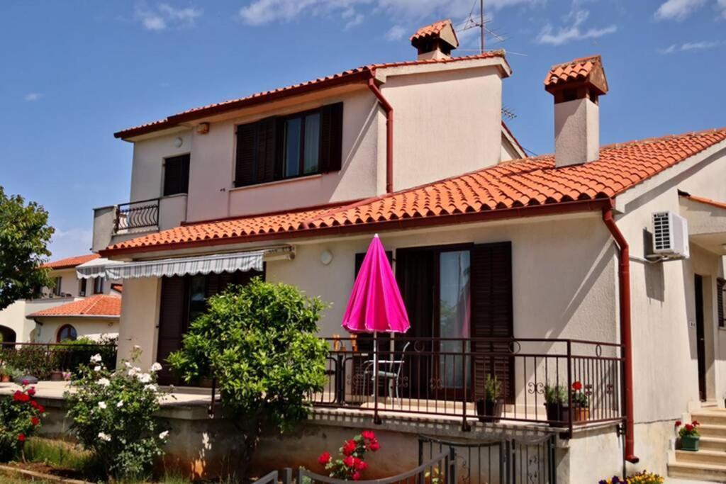 Apartment Vesna For 2, Free Parking And Wi-Fi Pula Dış mekan fotoğraf