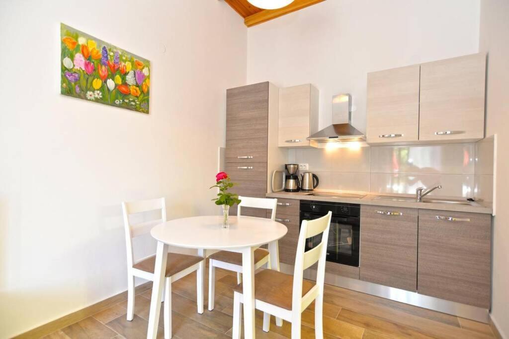 Apartment Vesna For 2, Free Parking And Wi-Fi Pula Dış mekan fotoğraf