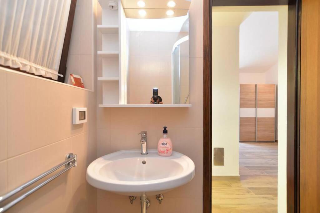 Apartment Vesna For 2, Free Parking And Wi-Fi Pula Dış mekan fotoğraf