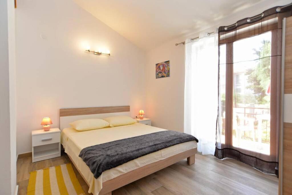 Apartment Vesna For 2, Free Parking And Wi-Fi Pula Dış mekan fotoğraf